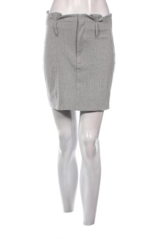 Пола Bershka, Размер S, Цвят Сив, Цена 2,04 €