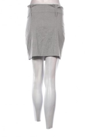 Пола Bershka, Размер S, Цвят Сив, Цена 2,04 €