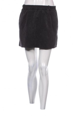 Пола Boohoo, Размер M, Цвят Черен, Цена 2,04 €