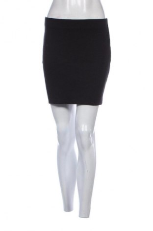 Пола H&M, Размер S, Цвят Черен, Цена 3,57 €