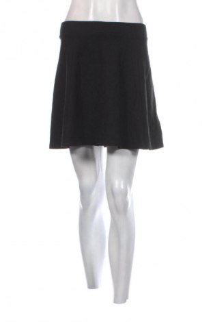 Пола H&M Divided, Размер M, Цвят Черен, Цена 2,04 €