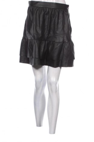 Пола NA-KD, Размер M, Цвят Черен, Цена 2,55 €