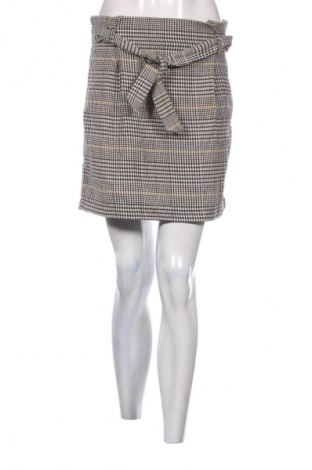 Пола New Look, Размер M, Цвят Многоцветен, Цена 2,04 €