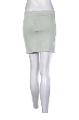 Пола Pretty Little Thing, Размер S, Цвят Зелен, Цена 2,04 €