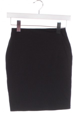 Пола Pretty Little Thing, Размер XS, Цвят Черен, Цена 2,04 €