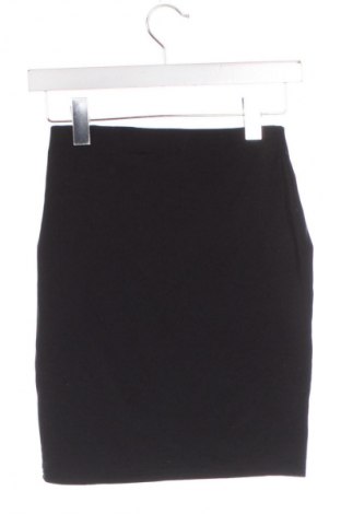 Пола Pretty Little Thing, Размер XS, Цвят Черен, Цена 2,04 €