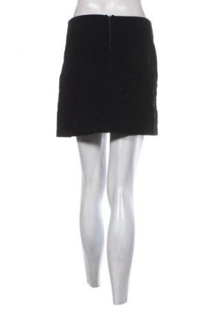 Пола Reserved, Размер S, Цвят Черен, Цена 2,04 €