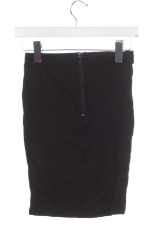 Пола Sinsay, Размер XS, Цвят Черен, Цена 2,04 €