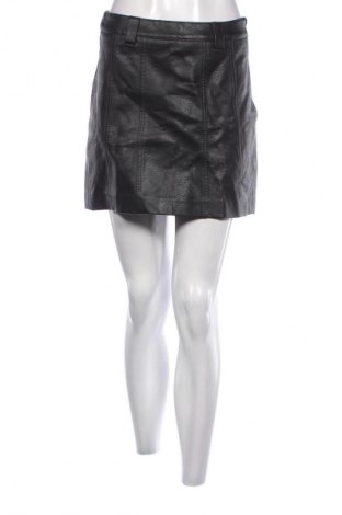 Пола Stradivarius, Размер M, Цвят Черен, Цена 2,04 €