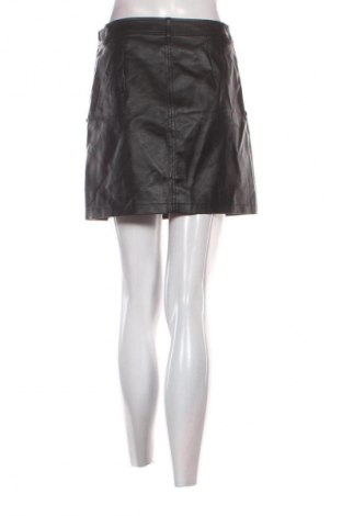 Пола Vero Moda, Размер S, Цвят Черен, Цена 2,04 €