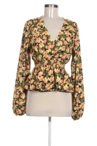 Damen Shirt NA-KD, Größe S, Farbe Mehrfarbig, Preis 22,99 €