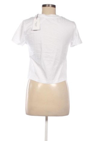 Tricou de femei Calvin Klein Jeans, Mărime S, Culoare Alb, Preț 186,99 Lei