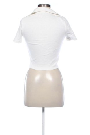 Γυναικείο t-shirt Stradivarius, Μέγεθος M, Χρώμα Λευκό, Τιμή 9,70 €