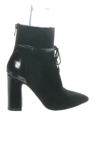 Γυναικεία μποτάκια Daniele Gilardo, Μέγεθος 37, Χρώμα Μαύρο, Τιμή 45,71 €