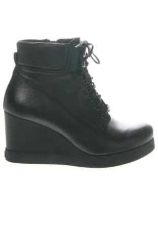 Γυναικεία μποτάκια Unbranded, Μέγεθος 37, Χρώμα Μαύρο, Τιμή 52,00 €