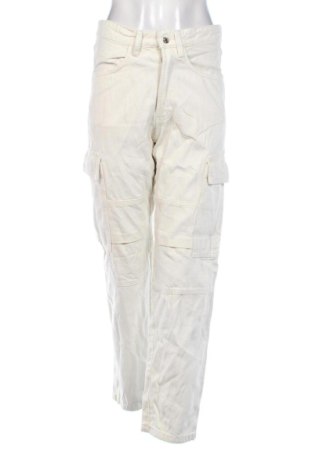 Дамски дънки Bershka, Размер M, Цвят Екрю, Цена 15,33 €