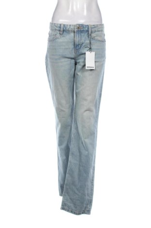 Γυναικείο Τζίν Bershka, Μέγεθος M, Χρώμα Μπλέ, Τιμή 28,99 €