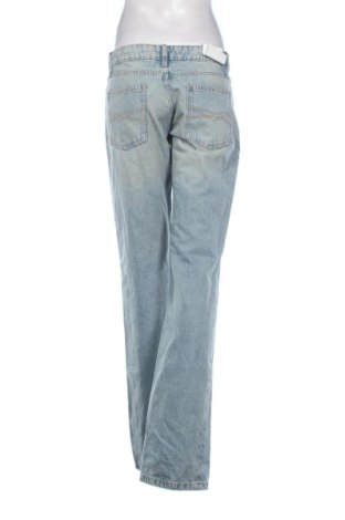 Γυναικείο Τζίν Bershka, Μέγεθος M, Χρώμα Μπλέ, Τιμή 28,99 €