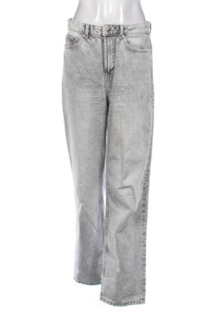 Γυναικείο Τζίν Bershka, Μέγεθος L, Χρώμα Γκρί, Τιμή 17,99 €