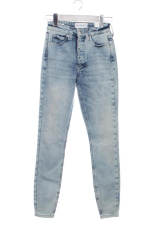 Damskie jeansy Calvin Klein Jeans, Rozmiar XXS, Kolor Niebieski, Cena 539,99 zł