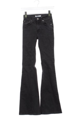 Дамски дънки Pull&Bear, Размер XXS, Цвят Черен, Цена 18,22 €