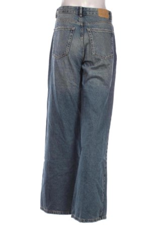 Damskie jeansy Pull&Bear, Rozmiar M, Kolor Niebieski, Cena 78,99 zł