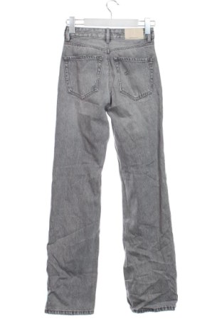 Дамски дънки Stradivarius, Размер XS, Цвят Сив, Цена 15,33 €