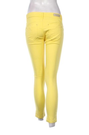 Dámské džíny  Stradivarius, Velikost S, Barva Žlutá, Cena  329,00 Kč