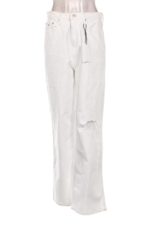 Blugi de femei Tommy Jeans, Mărime M, Culoare Alb, Preț 549,99 Lei