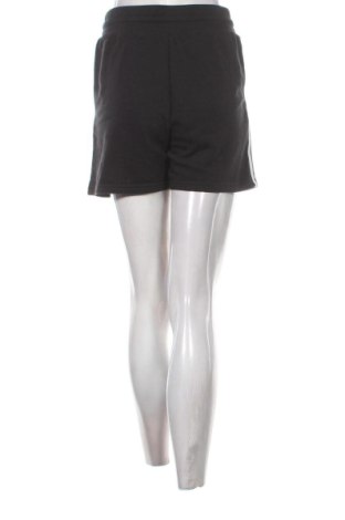 Dámske kraťasy  Adidas, Veľkosť S, Farba Čierna, Cena  17,39 €