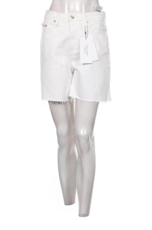 Pantaloni scurți de femei Calvin Klein Jeans, Mărime M, Culoare Alb, Preț 313,99 Lei, #135846220