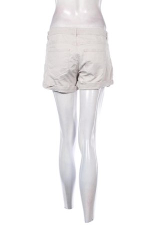 Damskie szorty H&M, Rozmiar M, Kolor ecru, Cena 52,03 zł