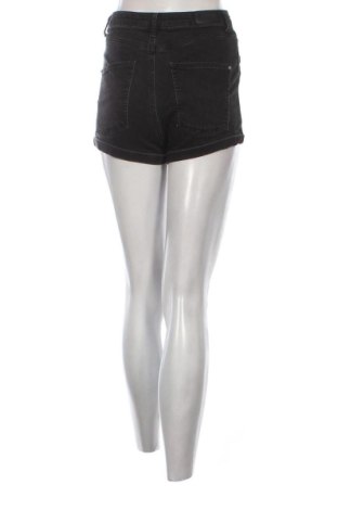 Γυναικείο κοντό παντελόνι Pull&Bear, Μέγεθος S, Χρώμα Μαύρο, Τιμή 10,00 €