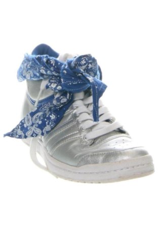 Obuwie damskie Adidas Originals, Rozmiar 38, Kolor Srebrzysty, Cena 450,11 zł