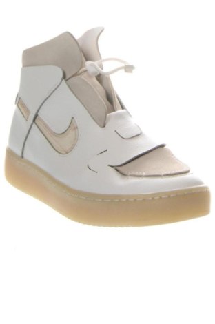 Дамски обувки Nike, Размер 38, Цвят Бял, Цена 84,00 €