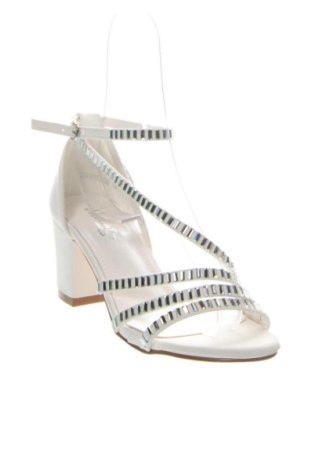 Дамски обувки Unbranded, Размер 35, Цвят Бял, Цена 31,65 €