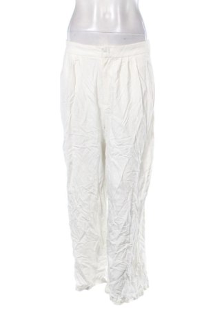Γυναικείο παντελόνι Stradivarius, Μέγεθος L, Χρώμα Λευκό, Τιμή 13,99 €