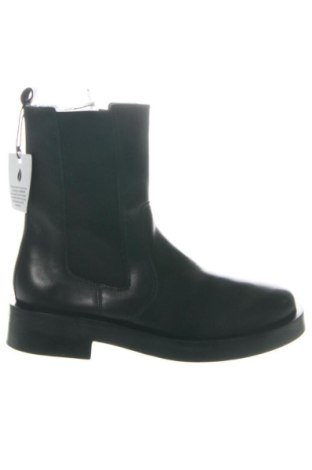 Férfi cipők
 Zign, Méret 41, Szín Fekete, Ár 39 919 Ft