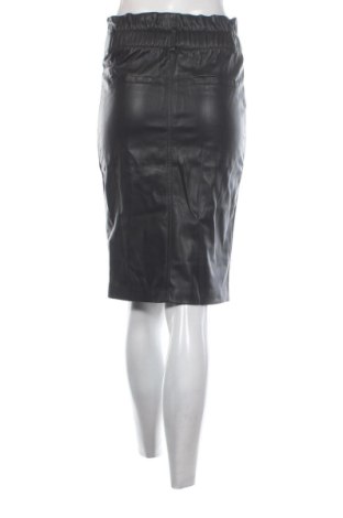 Пола Bershka, Размер S, Цвят Черен, Цена 10,00 €