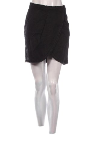 Пола Reserved, Размер S, Цвят Черен, Цена 15,00 €