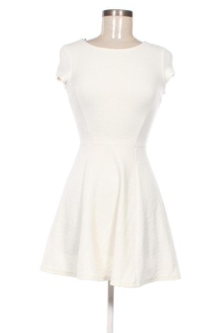 Рокля Bershka, Размер M, Цвят Бял, Цена 19,94 €