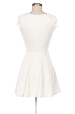 Рокля Bershka, Размер M, Цвят Бял, Цена 19,94 €