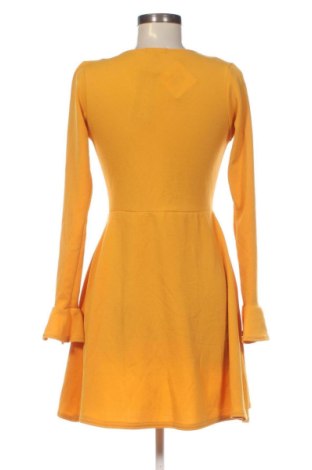 Φόρεμα Boohoo, Μέγεθος M, Χρώμα Κίτρινο, Τιμή 32,00 €