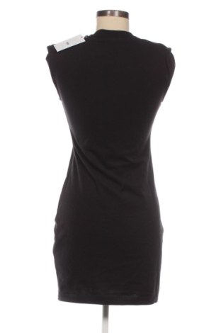 Рокля Calvin Klein Jeans, Размер XS, Цвят Черен, Цена 65,44 €