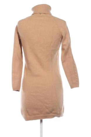 Рокля Guess, Размер M, Цвят Бежов, Цена 49,07 €