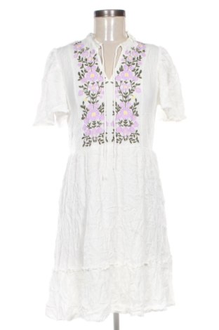 Kleid Pieces, Größe M, Farbe Weiß, Preis 17,99 €