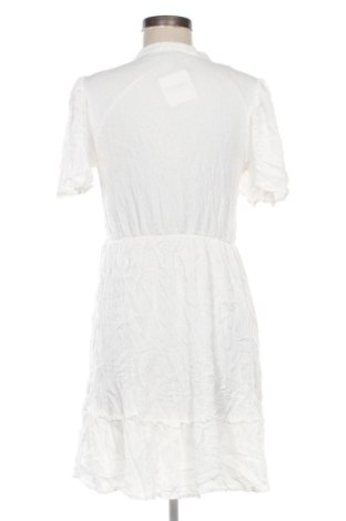 Kleid Pieces, Größe M, Farbe Weiß, Preis 17,99 €