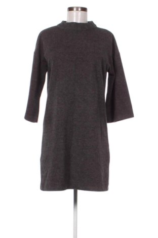 Рокля Reserved, Размер M, Цвят Сив, Цена 20,00 €