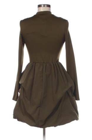 Kleid Swing, Größe S, Farbe Grün, Preis 96,00 €