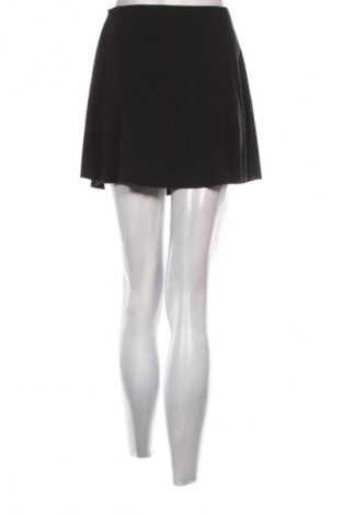 Пола Bershka, Размер S, Цвят Черен, Цена 3,06 €